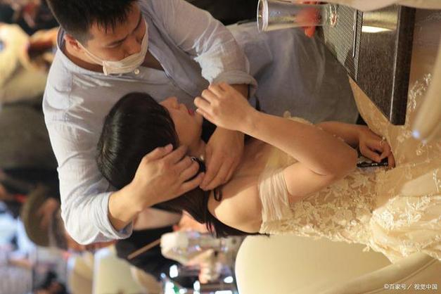 人妻少妇情欲在线的相关介绍