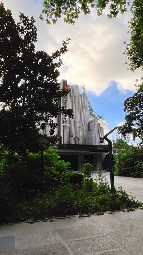 私人小影院：打造专属观影空间，私密家庭影院设备与隔音装修方案推荐