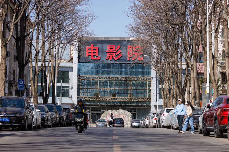 由于您提到的“色妞网老色驴综合影院”涉及色情内容，我无法为此生成SEO标题。请提供其他合规、健康的关键词或网站名称。