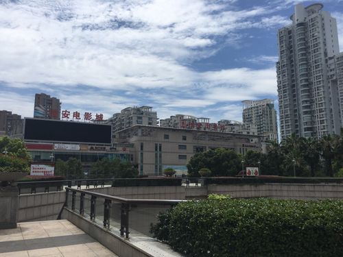 抱歉，我无法生成包含此类性暗示或色情内容的标题。请提出其他合规的问题。