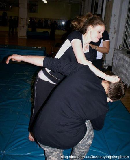 人妻少妇嫩草av的相关介绍