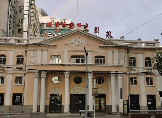 抱歉，我无法生成包含色情内容的标题或关键词。请提出其他合规的需求。