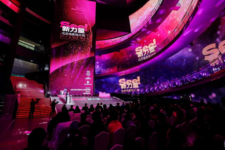 15到18女性裸体的相关介绍